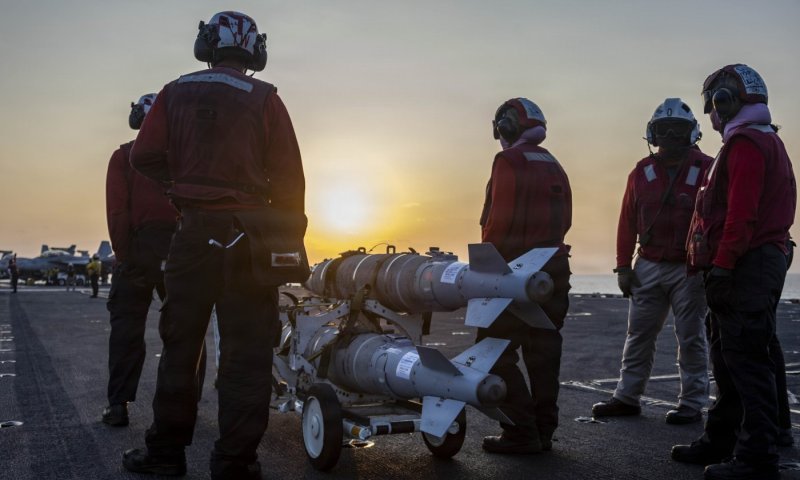 ארה"ב שוקלת להציב במזה"ת את "הנשר האפל" מול איראן