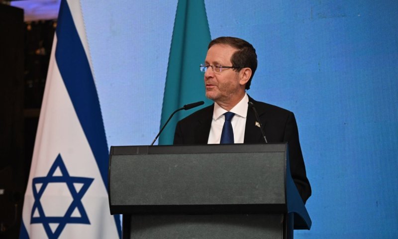 אחרי המחאה והלחץ: הרצוג ביטל את הנסיעה לניו יורק