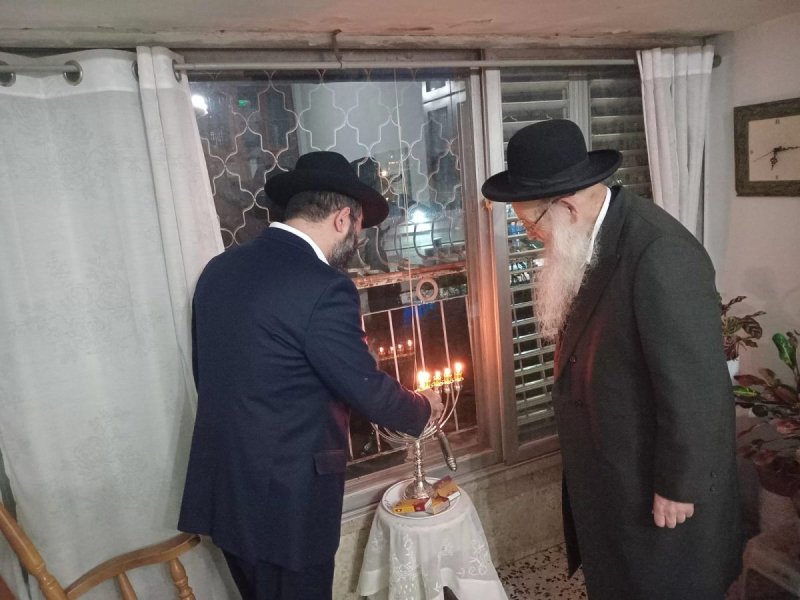 באדיבות המצלם