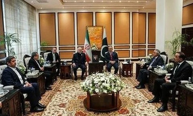 דיווח: משלחות אמריקנית ואיראנית הגיעו לפקיסטן; טהרן ממהרת להכחיש