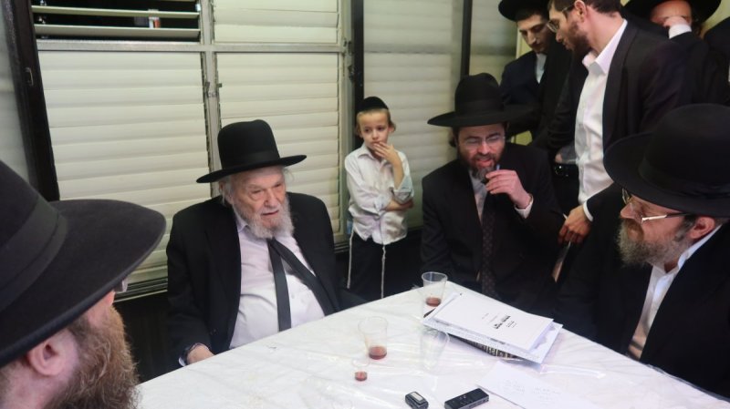 באדיבות המצלם