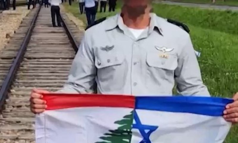 השינוי יבוא? קצין צה"ל הניף את דגל ישראל לצד דגל לבנון באושוויץ