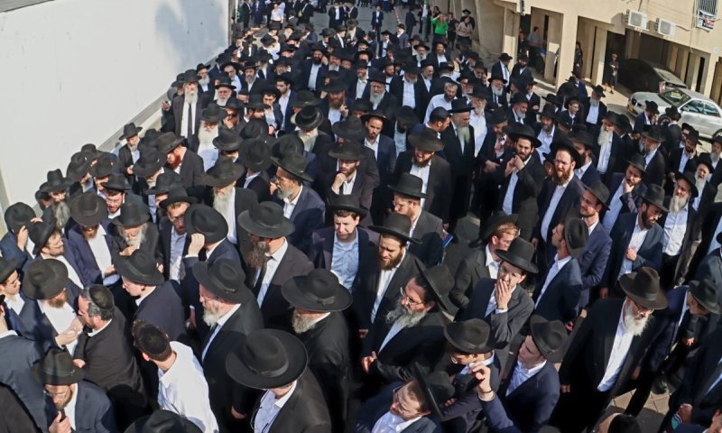 דרכו האחרונה של השוחט: הלווית הגאון רבי מרדכי גלאי זצ"ל