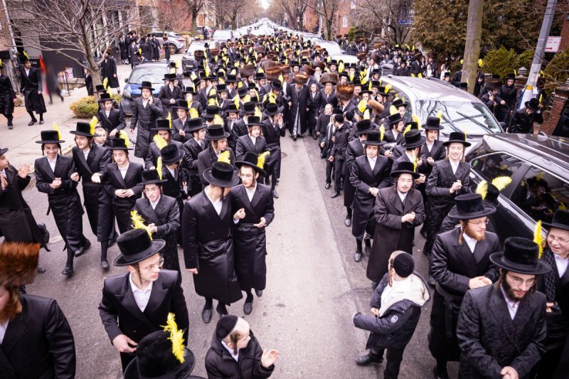 האחים לאנטשעווסקי, אברומי בלום, ואייזיק י.