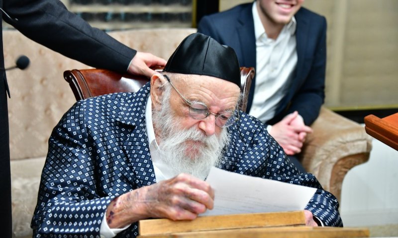 הגר"מ גריינימן שר את הניגון של דודו הגדול החזון איש | צפו 