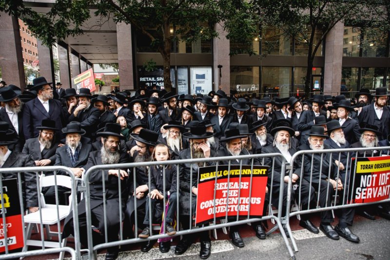 האחים לאנטשעווסקי, אברומי בלום, ד. ה. כרם, אייזיק. י, Clear shot