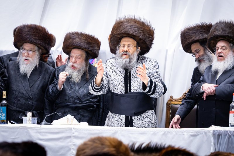 האחים לאנטשעווסקי, אברומי בלום, ואייזיק י.