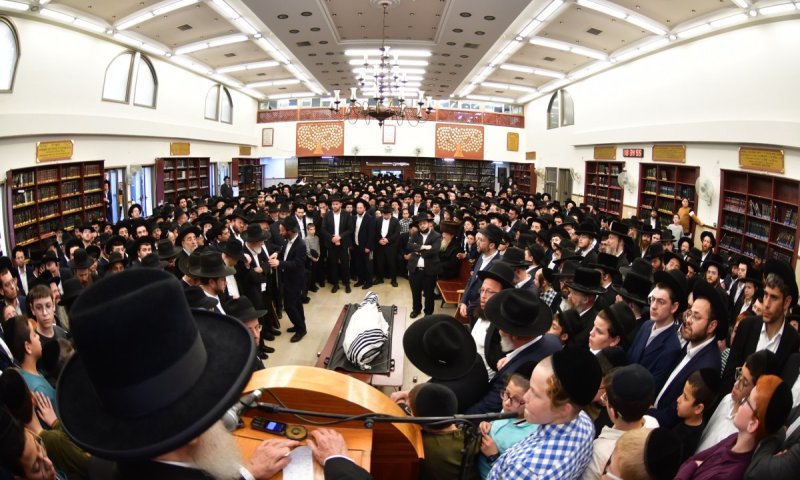 האדמו"רים ספדו: המונים ליוו את ראש הישיבה מאשדוד