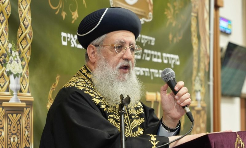 הראשון לציון משיב אש לרבנים מב"ב: "אף אחד לא ילמד אותי השקפה"