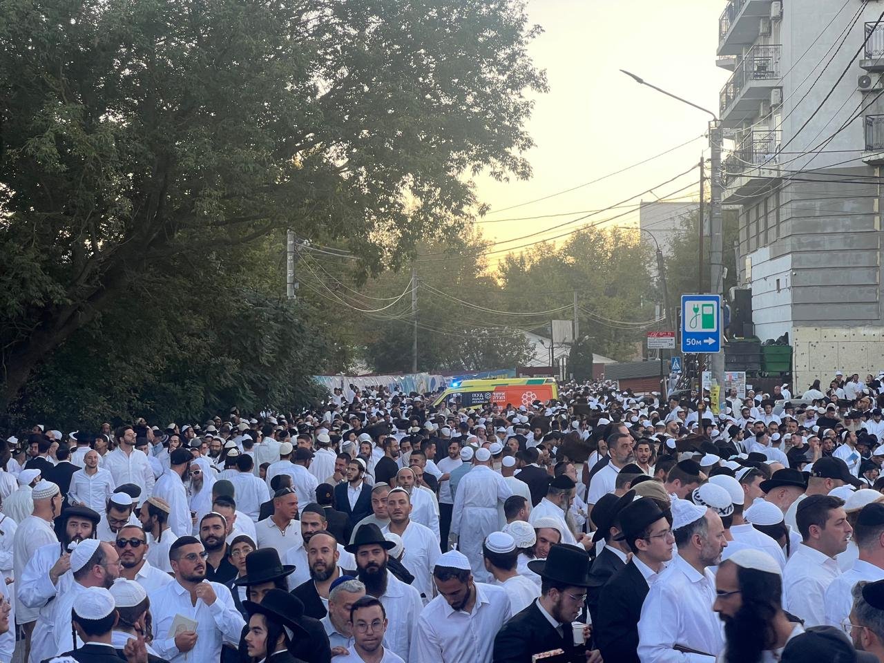 צולם ע"י גוי - (נהג האמבולנס האוקראיני של איחוד הצלה)