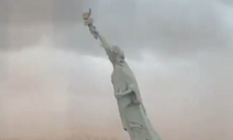 בעקבות הרוחות העזות: "פסל החירות" קרס 