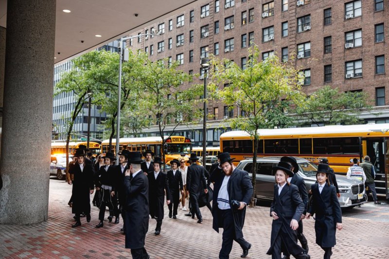 האחים לאנטשעווסקי, אברומי בלום, ד. ה. כרם, אייזיק. י, Clear shot