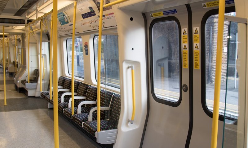 מודעות הסתה נגד ישראל ברכבת התחתית בלונדון מעוררות סערה