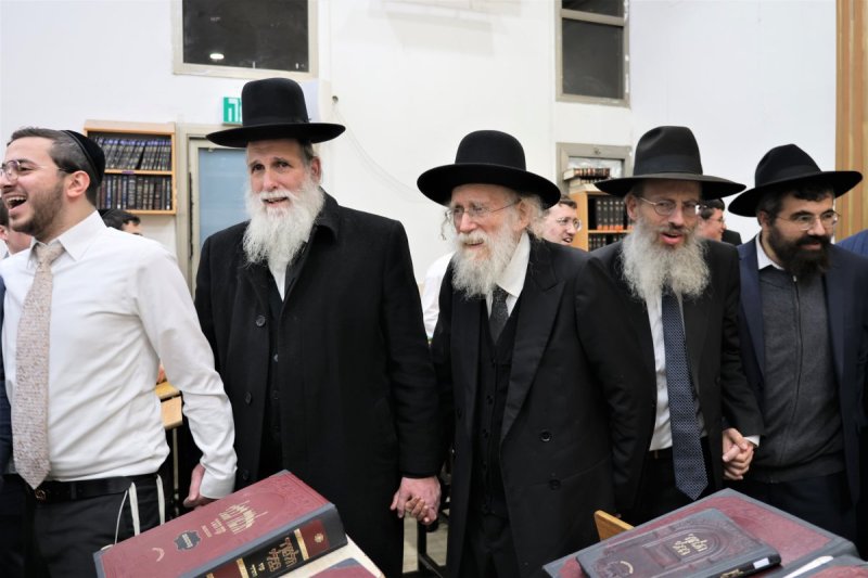 באדיבות המצלם