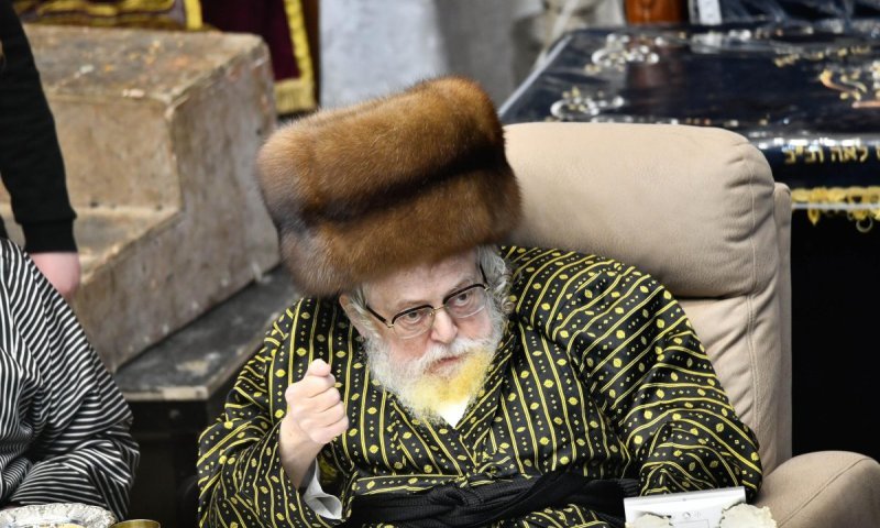 הפרופ' בשריפת הפתילות, וה'קולפיק' שחבש הרבי לראשונה בזאת חנוכה