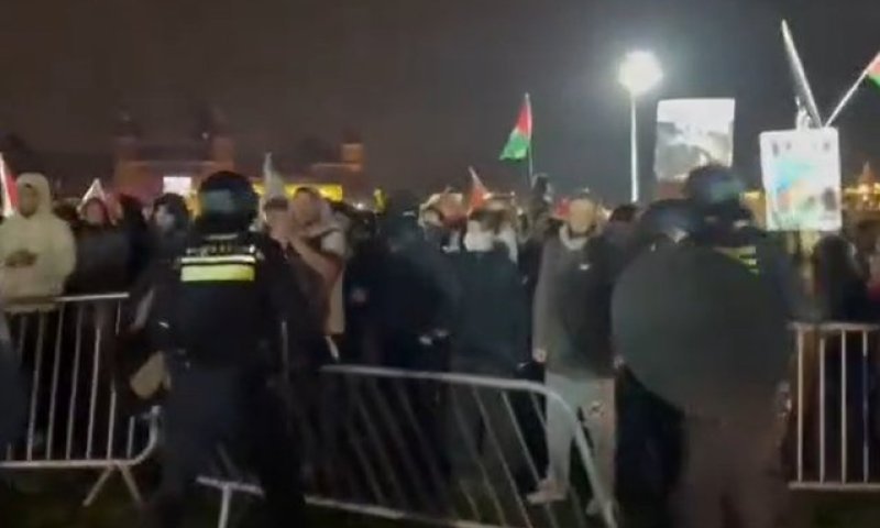 מלחמה באמסטרדם: פצצות עשן בצבעי אדום וירוק נגד יהודים