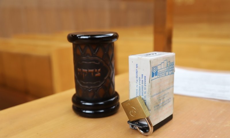 ניסו לגנוב קופות צדקה: נעצרו קטינים שפרצו לבית כנסת באלעד