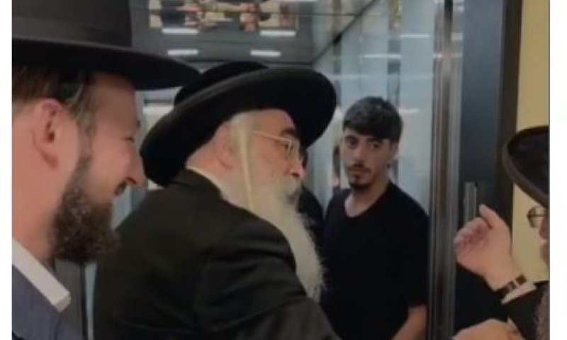 "בחייאת רבינו": המחווה של הרבי מדושינסקיא לפועלים במעלית