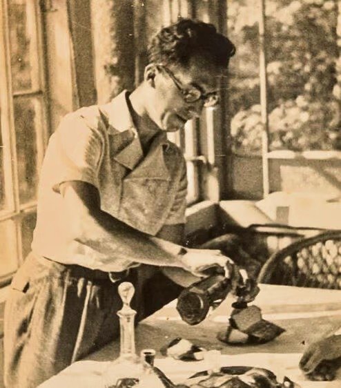 באדיבות יד ושם