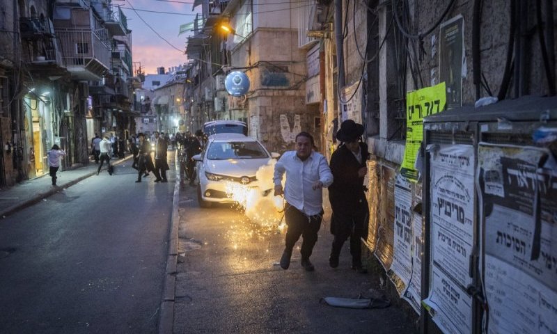 התיעוד המטריד ממאה שערים - מול הנוהל שהמשטרה עצמה החמירה