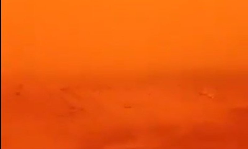 סופת חול עזה בגבול ירדן-עיראק הפכה את השמיים לכתומים