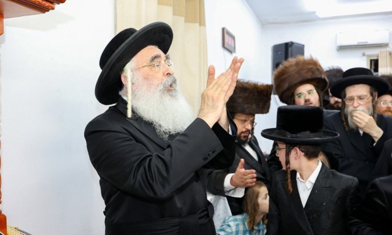 שמחה באלעד: הכנסת ס"ת לדושינסקיא בראשות הרבי