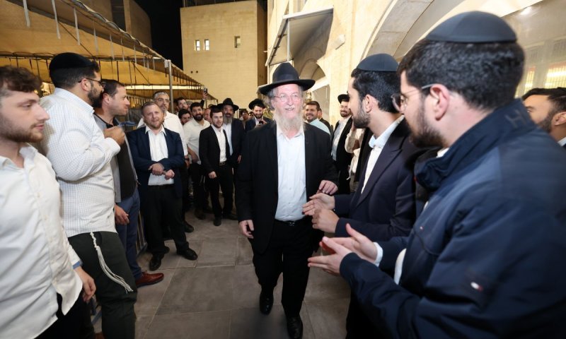  "תראי כמה בנים יש לך": כשמאות בנים עמדו והצדיעו לאמא הגב' שפיגל