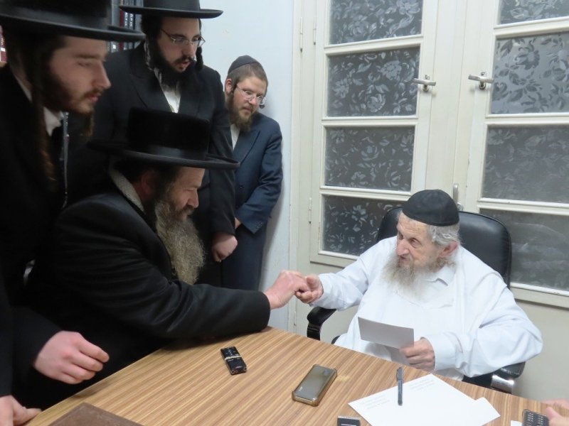 באדיבות המצלם