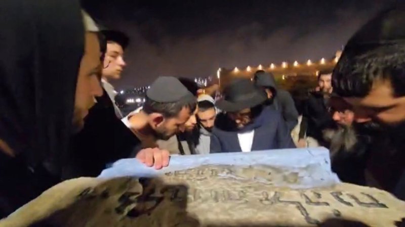 באדיבות המצלם