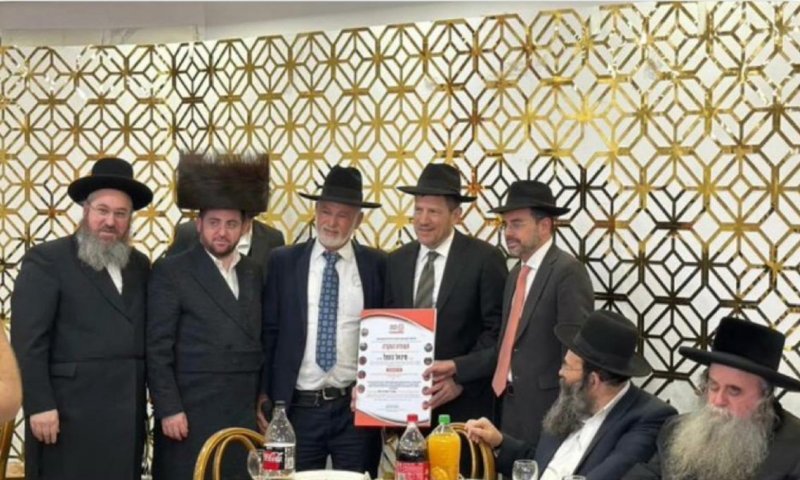 עשרה מכשירי החייאה מתקדמים של איחוד הצלה הוצבו במרכזי התורה בבני ברק