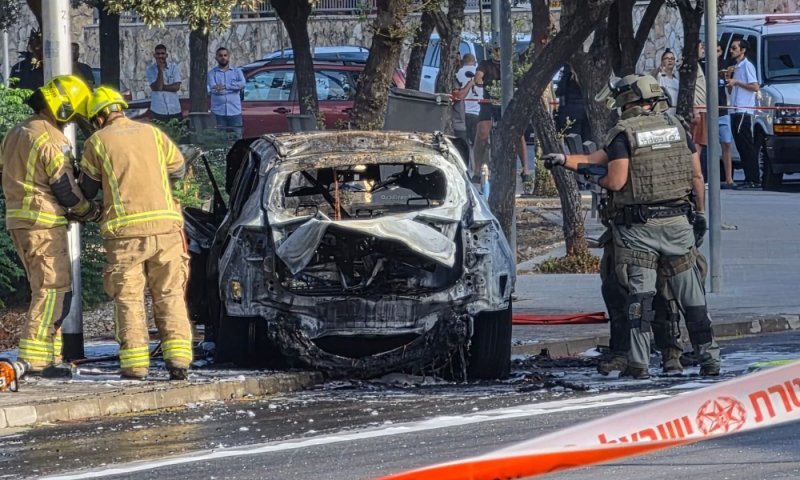 חשד למטען חבלה: גבר נפצע קשה ונער בינוני בפיצוץ רכב בירושלים