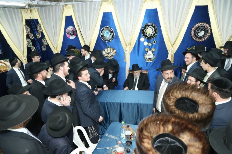 באדיבות המצלם