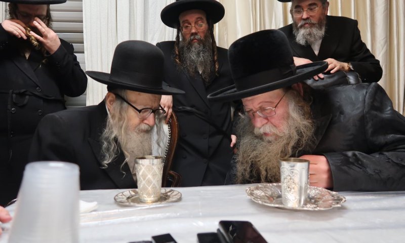 לפנות בוקר בבני ברק: האדמו"רים הגיסים מאמשינוב וקוזמיר נפגשו