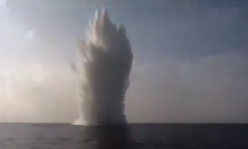 כך זה נראה: חיל הים האמריקני מפציץ צוללות איראניות