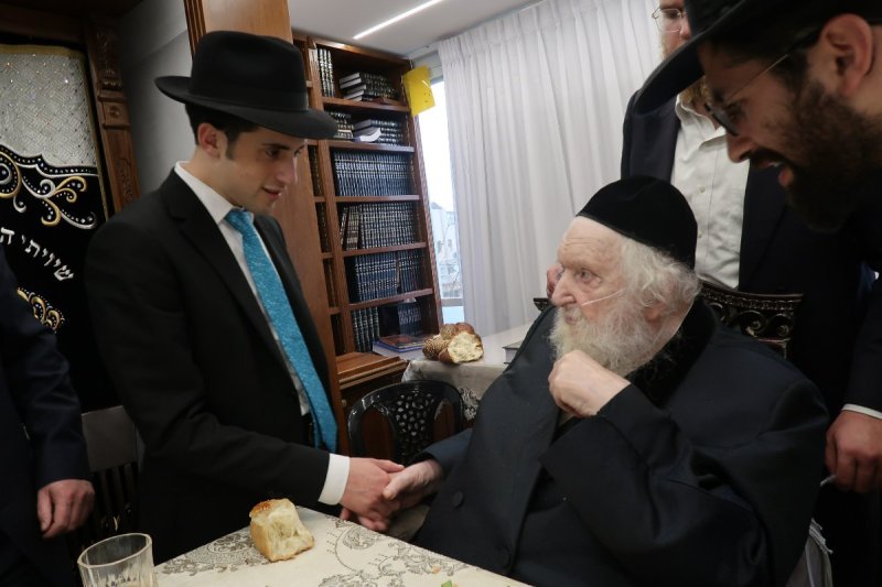 באדיבות המצלם