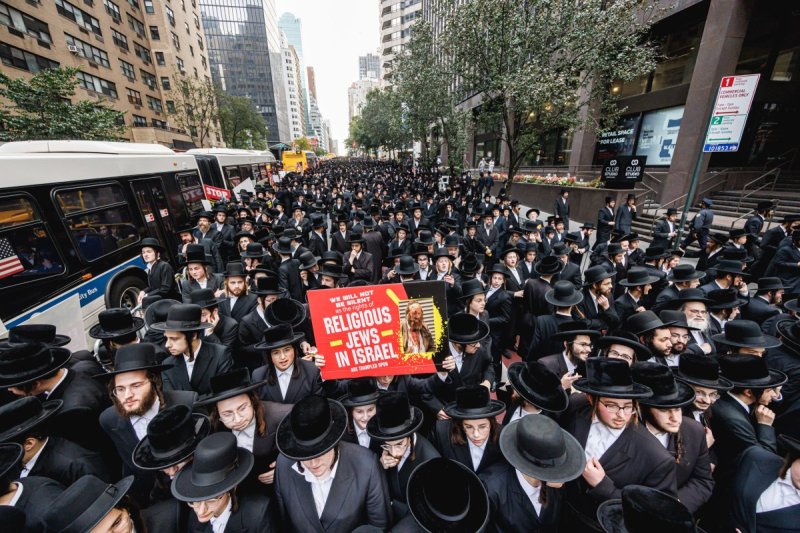 האחים לאנטשעווסקי, אברומי בלום, ד. ה. כרם, אייזיק. י, Clear shot