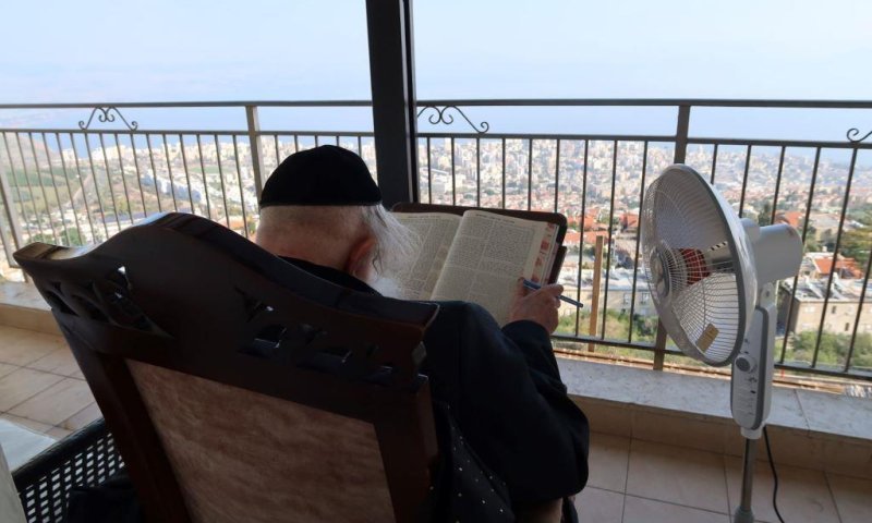 פוסק הדור במכתב חסר תקדים על טבריה: "האיסור לעבור שם חמור ביותר"