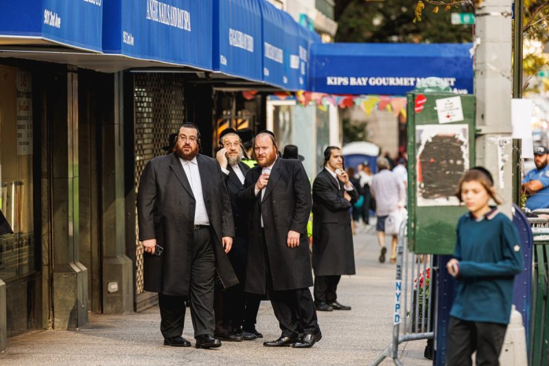 האחים לאנטשעווסקי, אברומי בלום, ד. ה. כרם, אייזיק. י, Clear shot