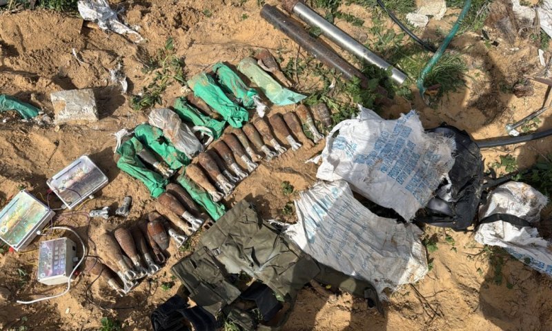 סיוע "הומניטרי"? עשרות פצמ"רים נמצאו בתוך שקי אונר"א בדרום הרצועה