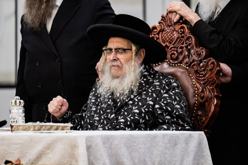 בחצרות סאטמר