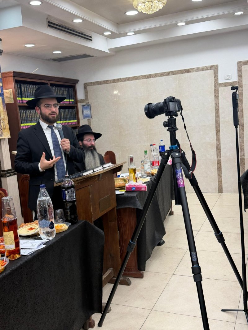 באדיבות המצלם