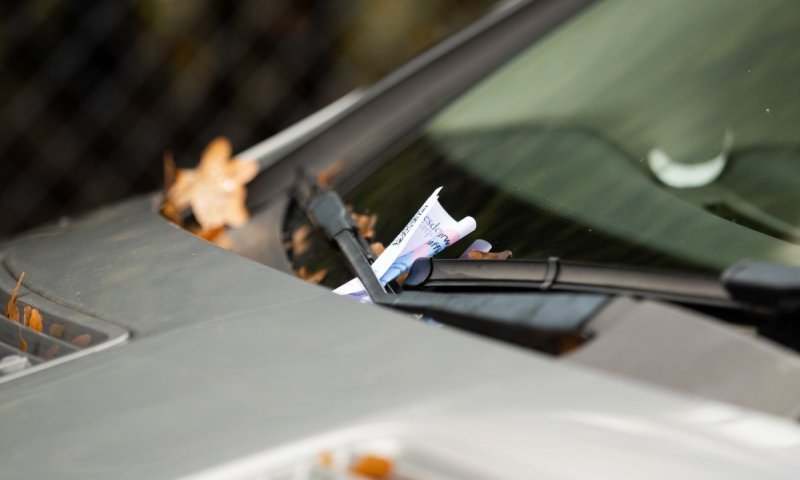 חנתה כחוק: הגיעה לרכבה וגילתה דו"ח על השמשה - זה מה שהיה כתוב בפנים 