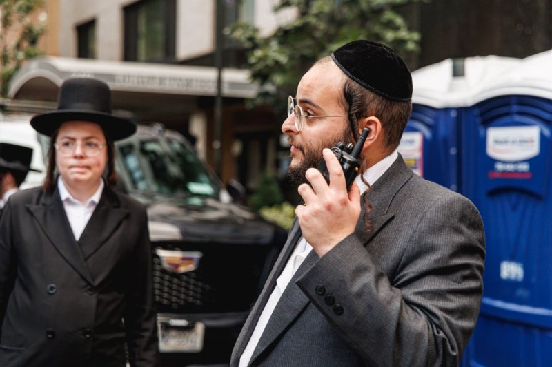 האחים לאנטשעווסקי, אברומי בלום, ד. ה. כרם, אייזיק. י, Clear shot