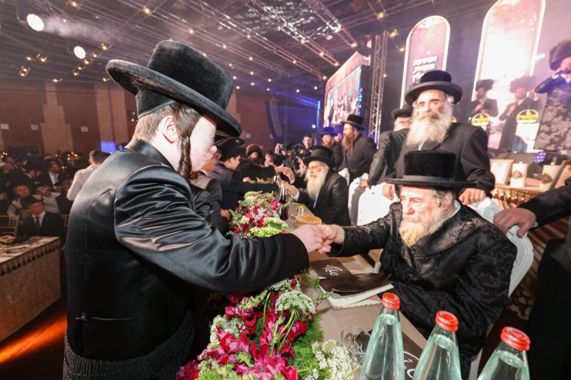יעקב נחומי וא. אייזנבאך