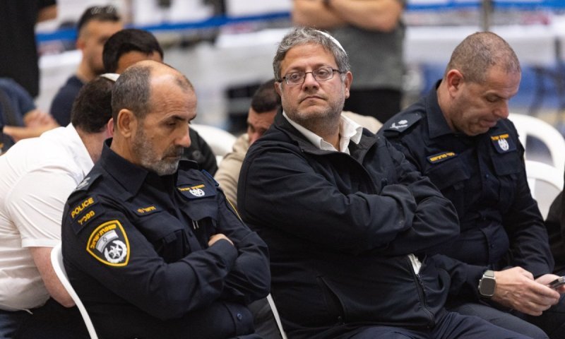 המפכ"ל מתכנן להדיח את הקצין ה'סורר' ושוקל לפצל את האגף הרגיש