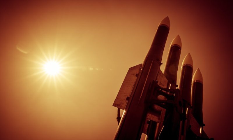 איראן מאיימת "להרוס באופן בלתי הפיך" את התשתיות במזרח התיכון