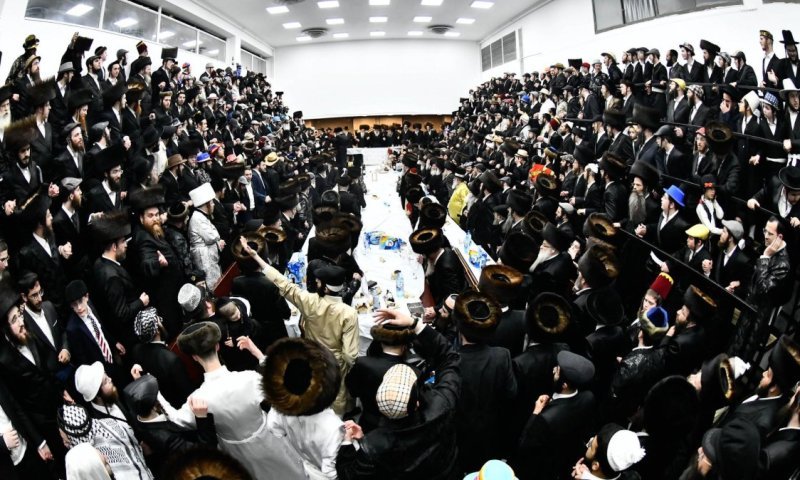 בטיש פורים בנדבורנה שרו חצי שעה: "והקב"ה מצילנו מידם"