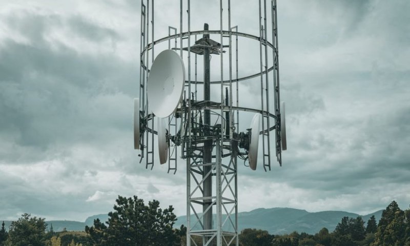 אנטישמי שסירב לעבוד אצל יהודים טוען: "ה-5G משבש לי את המוח"