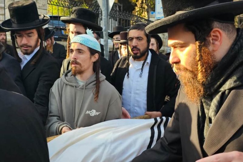 באדיבות המצלם