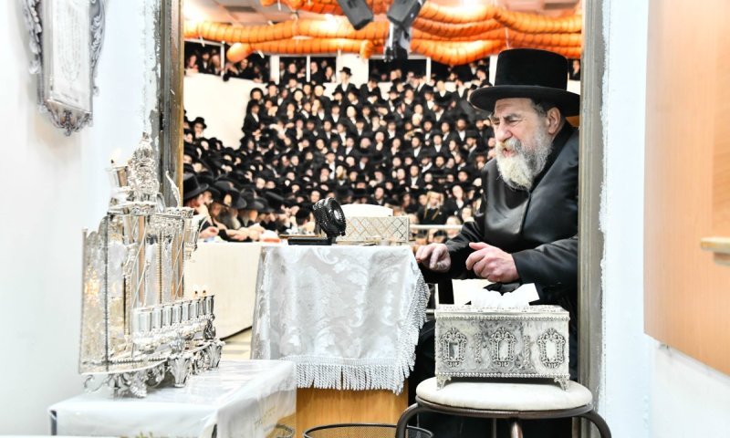 רחמסטריווקא: נר ראשון ב-5:00 לפנות בוקר - נר שני סמוך לחצות